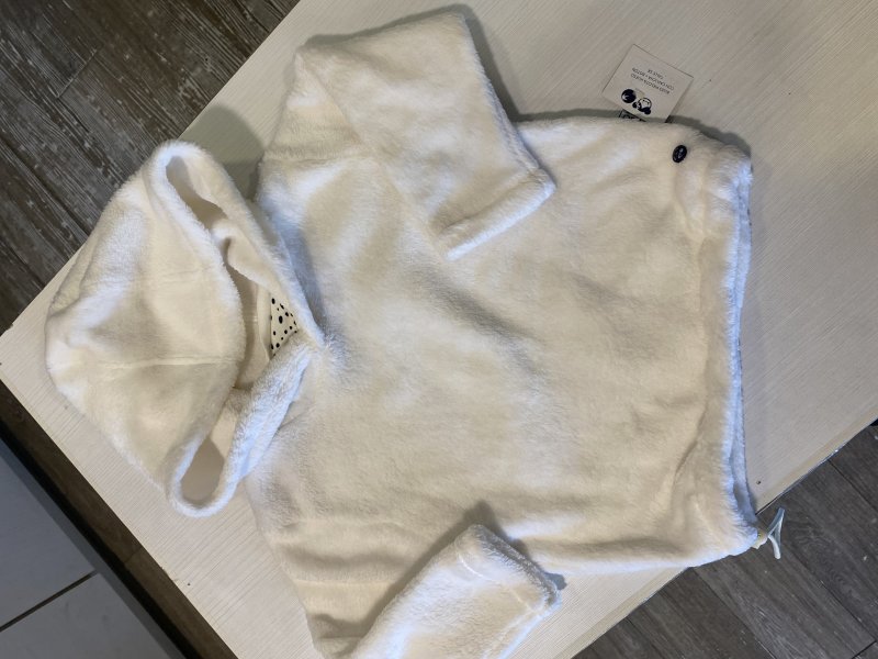 Buzo piel  blanco c/capucha, ropa infantil en Ardillas Córdoba