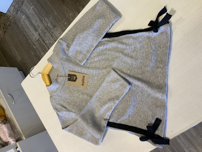 remera M/L con moños en color negro, ropa infantil en Ardillas Córdoba